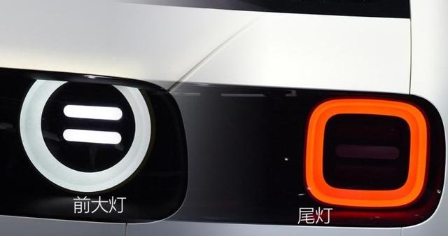 远看像80年代古董车,可显示屏有1米长,车头车尾能显示表情包