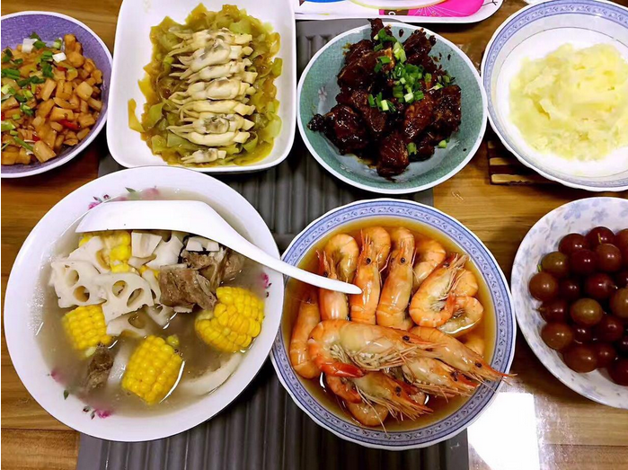 家里请客做了5菜1汤家常菜朋友吃得不亦乐乎