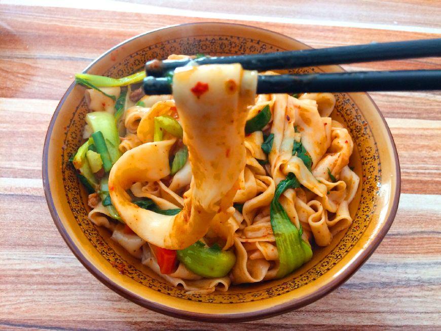 biáng面,biángbiang面或彪彪面,冰冰面)是陕西关中特色传统风味面食