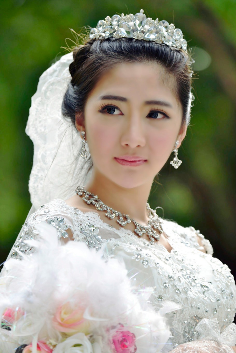 一个待出嫁的美丽新娘看上去不是很开心(多图)