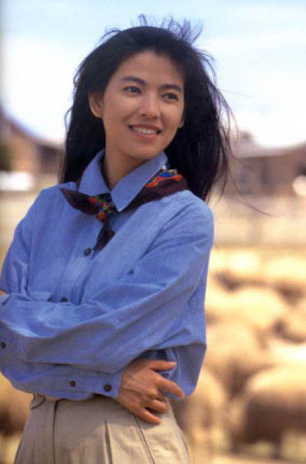 1992年,陈明真因发行国语专辑《到哪里找那么好的人》而被人们所熟知.