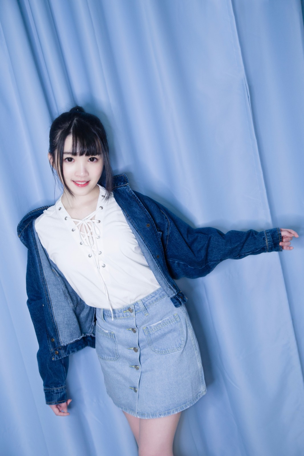 asmr人气主播少寒shine最新写真牛仔配马尾简直不要太美