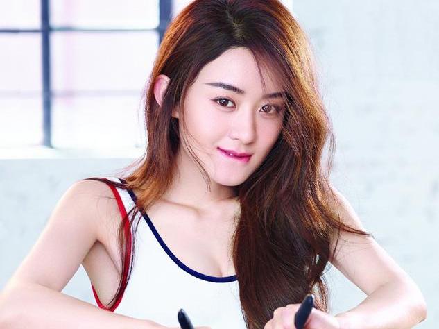 赵丽颖新居造型撞上郑爽,一个清纯一个呆萌你