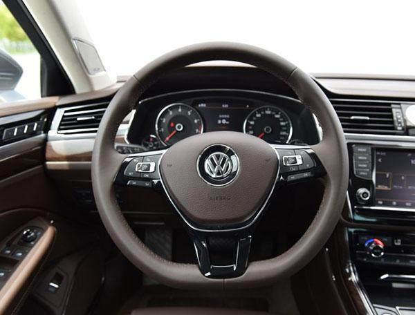 C级轿车你买不买，都说大众辉昂完爆奥迪A6，为什么卖不好？