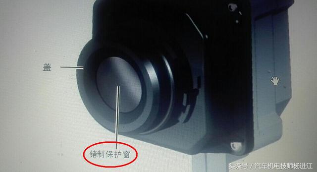 奥迪A8车主：我车的夜视系统不灵了，维修师傅检查车主先随它吧