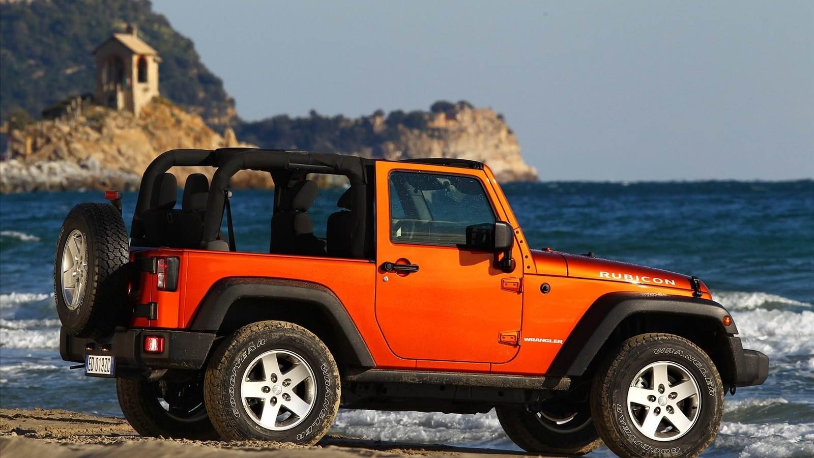 女友嫌穷跟奔驰男跑了,他唱一首歌赚5亿,如今开500万奔驰!