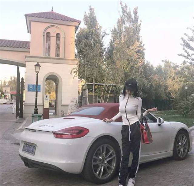 90后网红美女秀豪车豪宅身材不输柳岩容貌不输范冰冰
