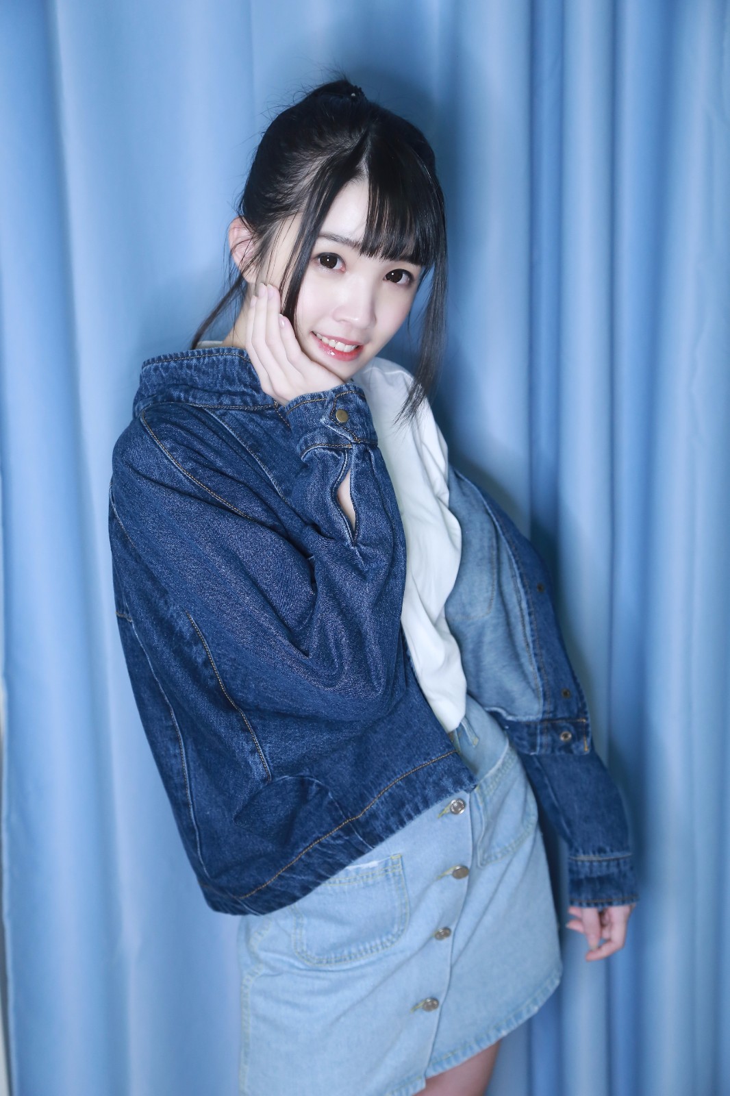 asmr人气主播少寒shine最新写真牛仔配马尾简直不要太美