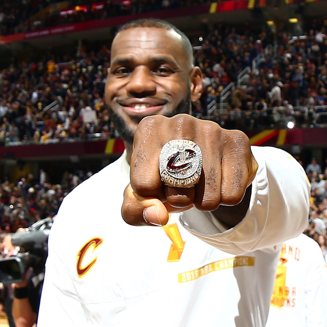 詹姆斯笑了,为什么?