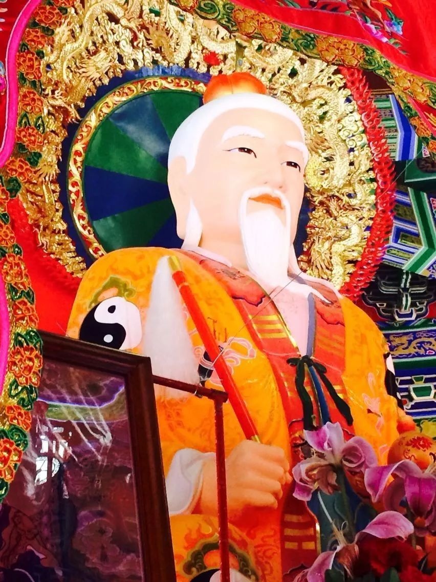 关于太极贵人在八字中的查法,各本书籍说法不一.
