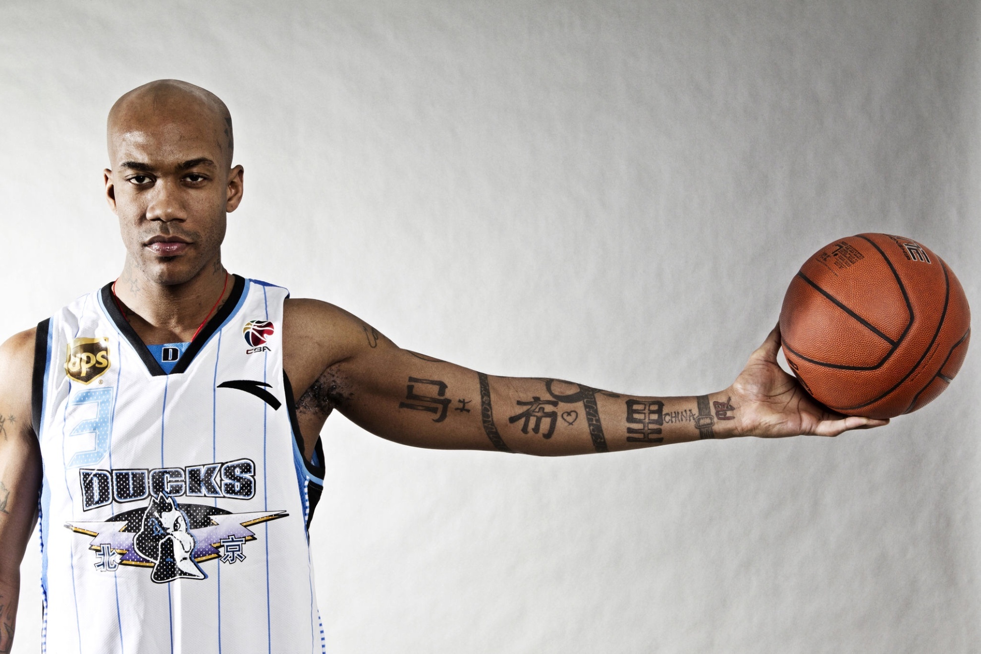 北京大妈绝对真球迷!称马布里是信仰!为北控队捐款50万!