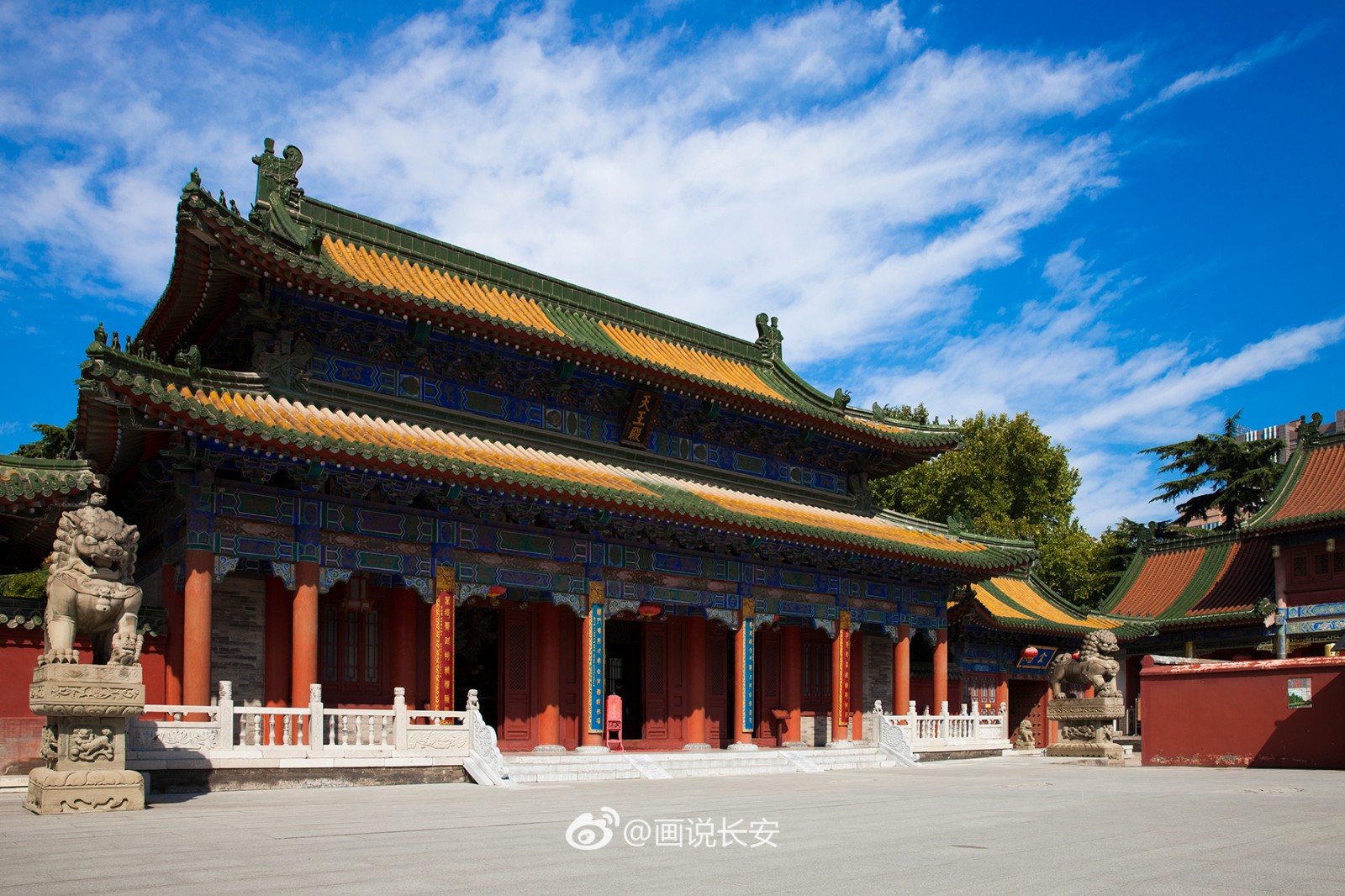 原名"遵善寺",距今已1700余年,是西安现存历史最悠久的佛寺之一大兴善