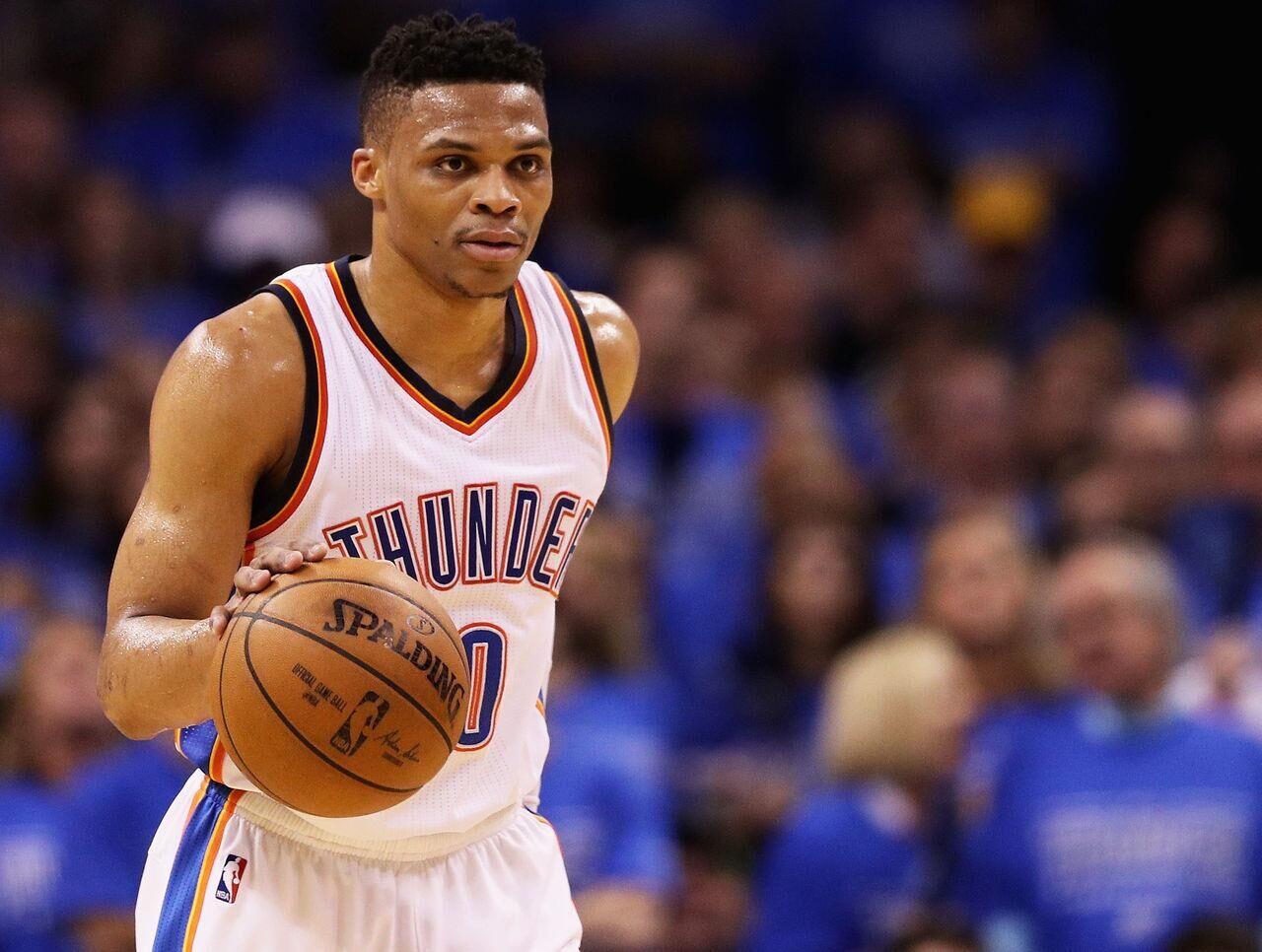 季后赛40 三双有多难,三大巨星完成壮举,詹姆斯两次完成