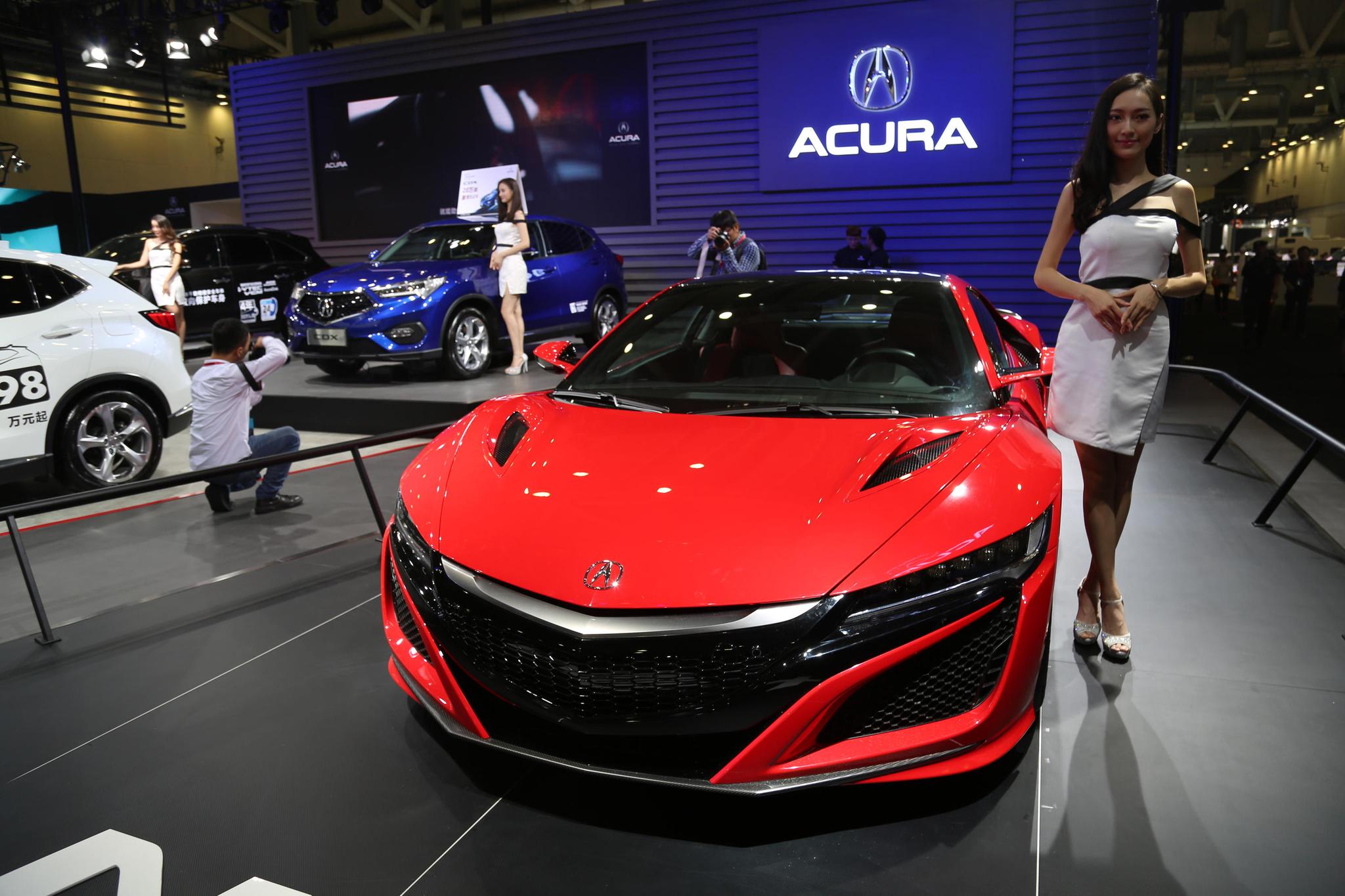 300万:兰博基尼Huracan、阿斯顿马丁Rapide、讴歌NSX,你选谁