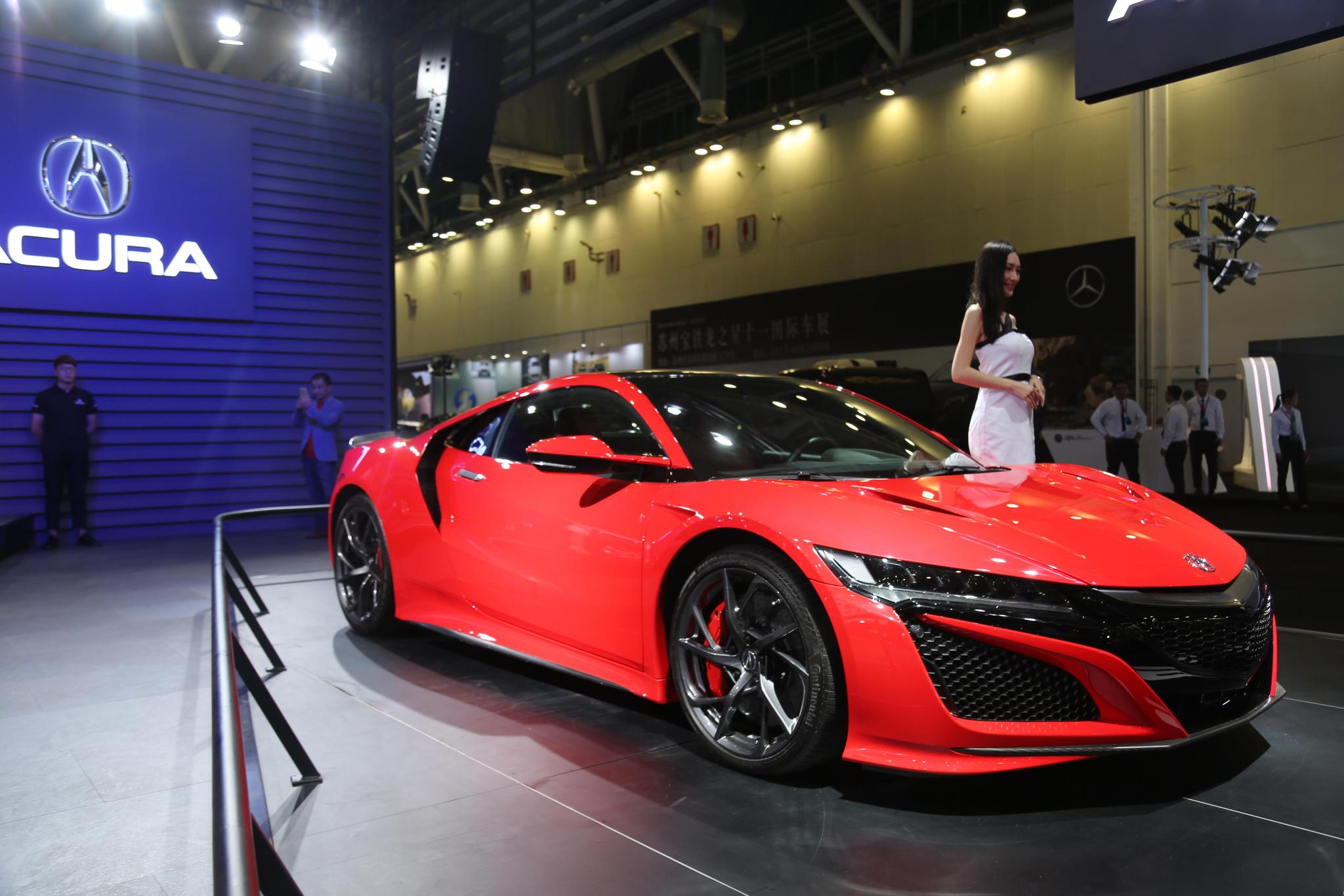 300万:兰博基尼Huracan、阿斯顿马丁Rapide、讴歌NSX,你选谁