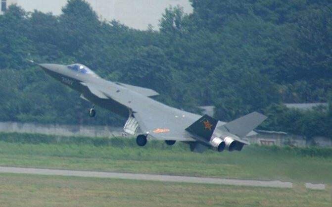 歼20飞行一小时需要花费多少?土豪表示压力很