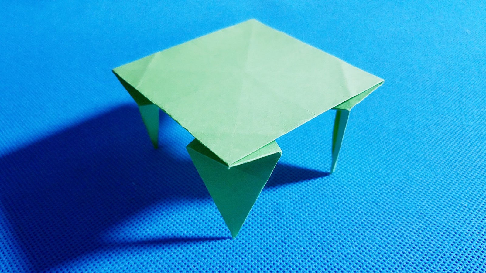 折纸艺术小桌子