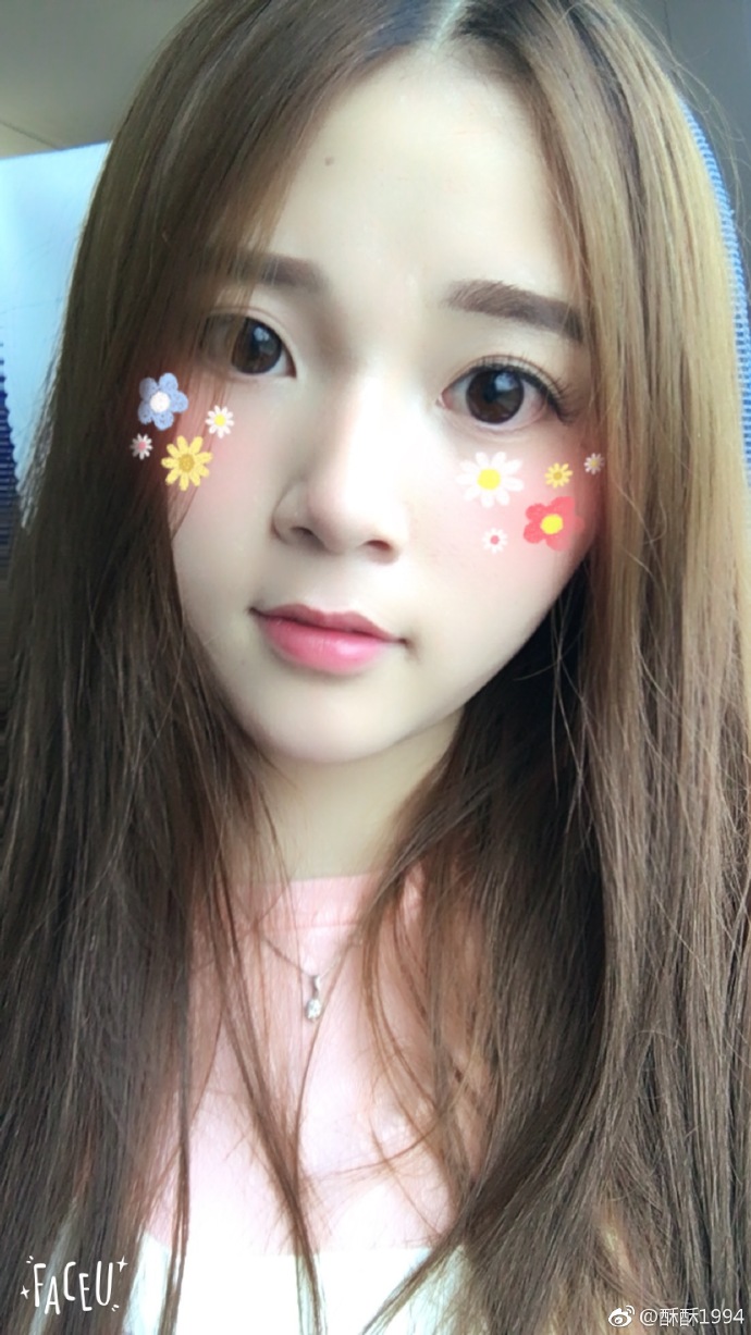 lol主播酥酥旅游发照说了一句话,引来一波司机开车潮!