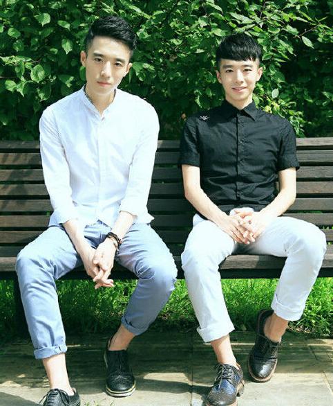 北大最帅双胞胎走红画风突变,微博卖腐吸粉如今过气