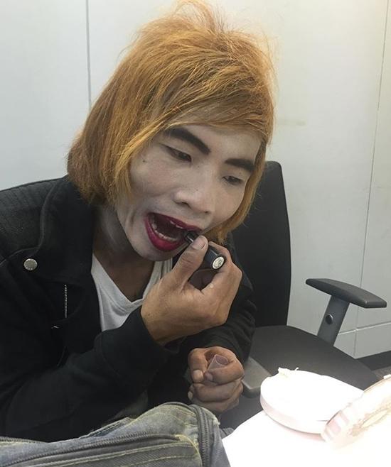 奇葩男子因"太丑"成网红,豪车美女换不停,网友直呼太辣眼睛!