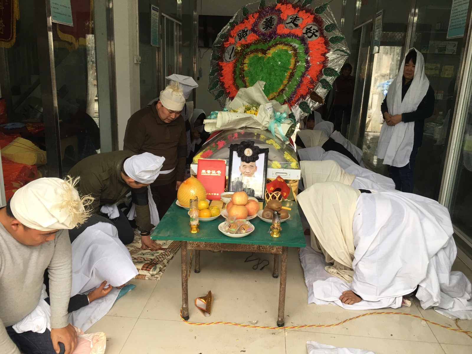 年过7旬的老支书去世后,家人按照老人生前的遗愿捐献了遗体.