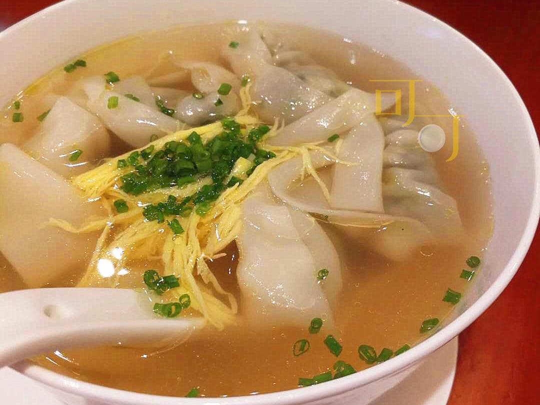 在上海最繁华地方吃碗馄饨50元,5个小笼32元半饱,看我吃了什么