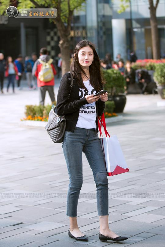 时尚街拍：时髦美女追求时尚潮流永不停歇 北京时尚潮流街拍