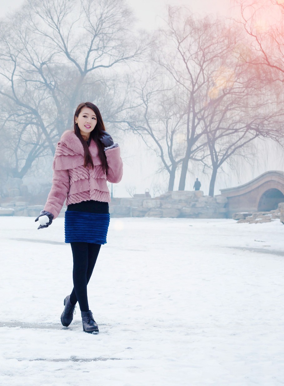 北方户外雪天里的笑容甜美靓丽女人!|美丽的|人像|美女_新浪新闻