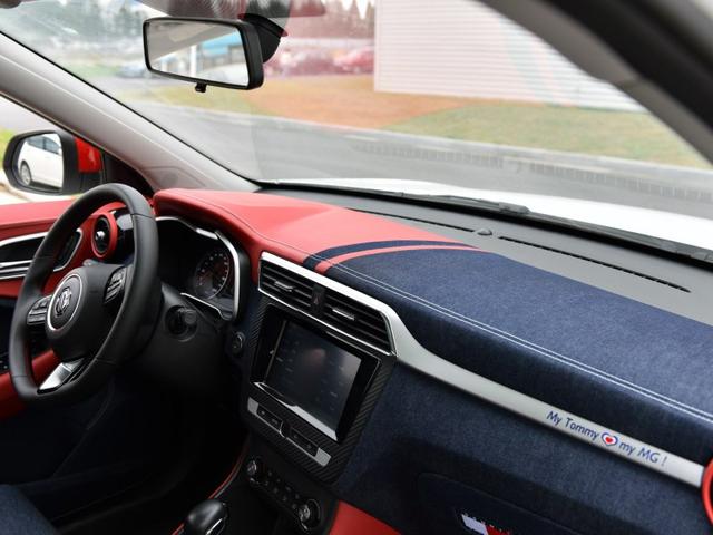 合作的全是世界大牌，名爵突然变拽，这次又穿上了牛仔装