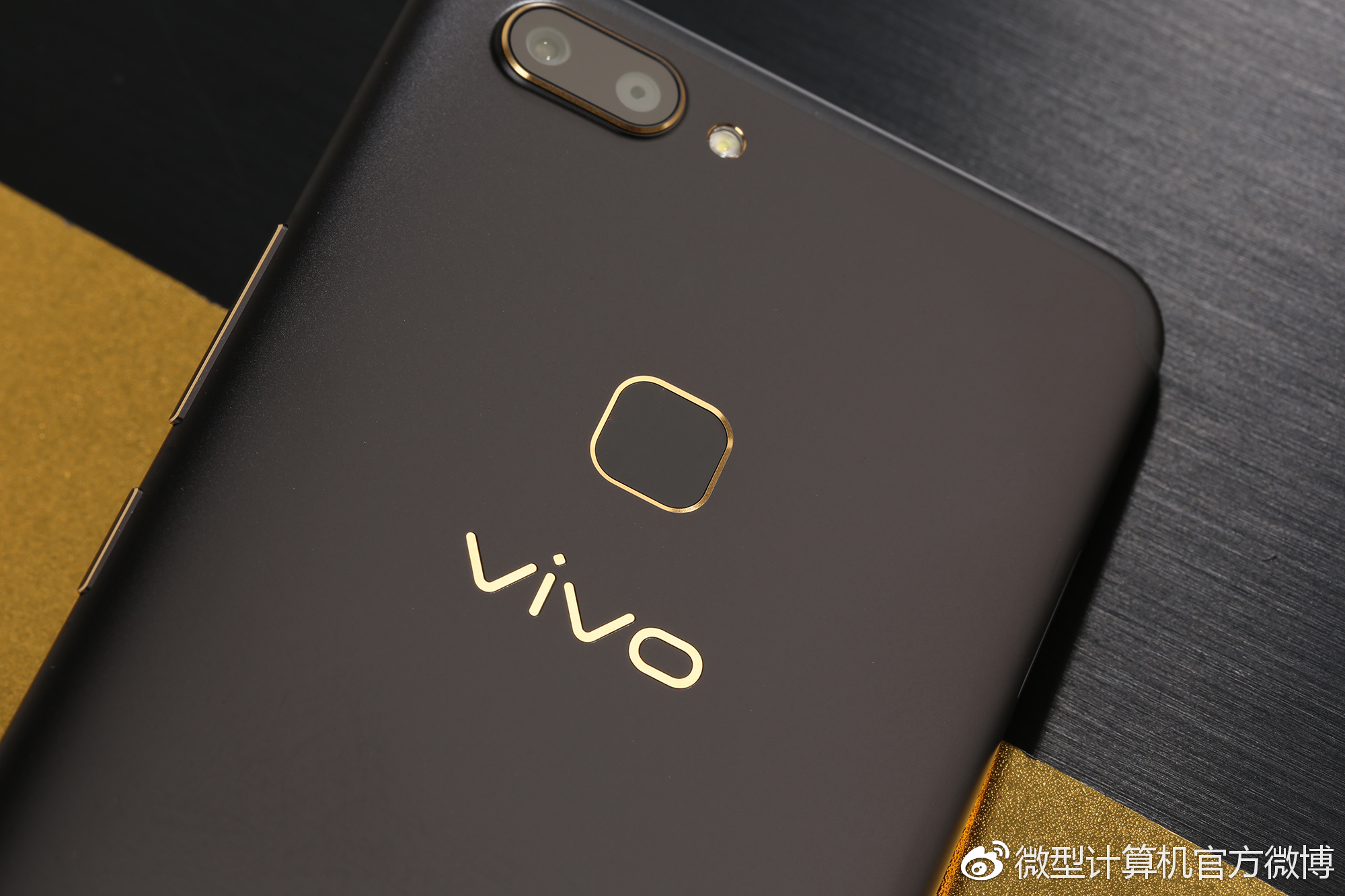 流金溢彩——vivo x20全面屏黑金旗舰版图赏