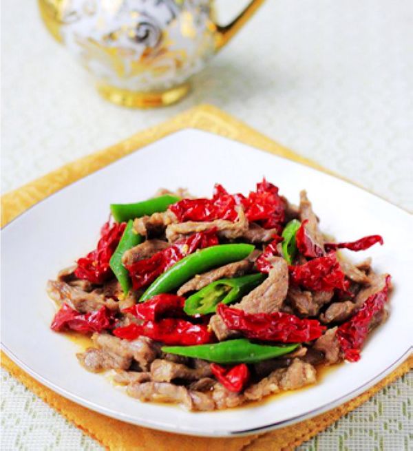 羊肉就要这样和辣皮子一起吃,简单开胃又下饭,几分钟做出来