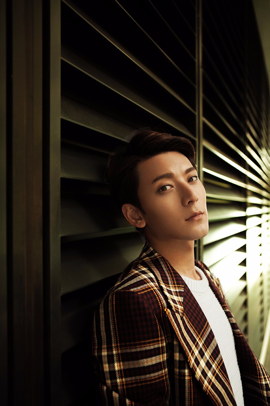 陈翔最新写真,完美驾驭学院风_新浪看点