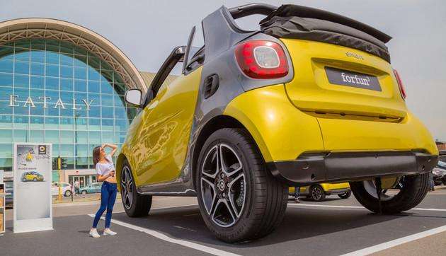 停车占几个车位上车还得爬楼梯,看完这辆smart没人说它是辆小车