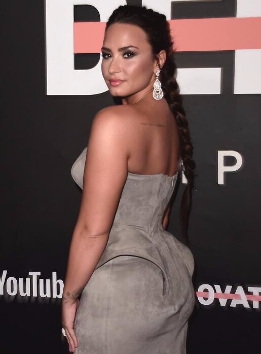 帕森斯绯闻女友丰满身材尽显傲人曲线,口味与哈登越来越像了_新浪看点