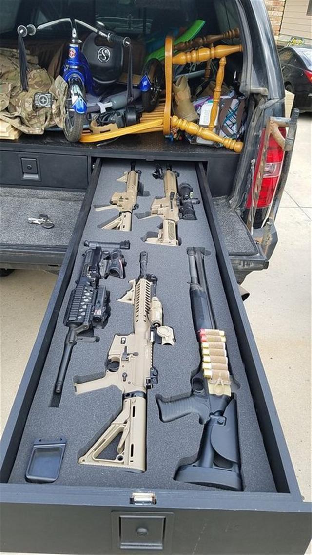 美帝人民告诉我们: 车上藏个百十条枪根本不是问题!