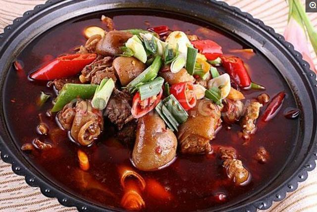 冬天狗肉火锅这样吃够辣,爱狗女友骂我冷血,可看了都直咽口水!