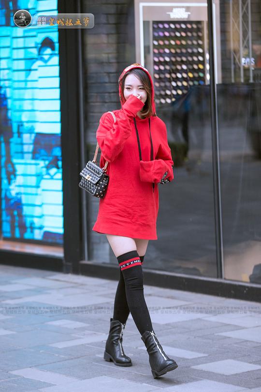 时尚街拍：时髦美女的穿衣术是所有女人必须掌握的一门本领