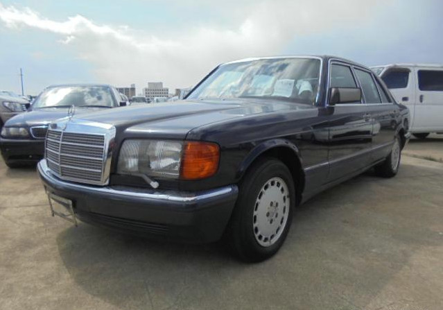 万梓良1977年出道,80年代就拥有自己的奔驰宝马豪车,这辆奔驰l就是他