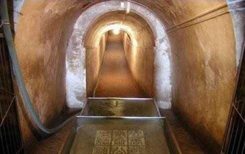 现在至少能推断出墓里70%的埋葬品,乾陵地宫里应装满了唐朝当时最值钱