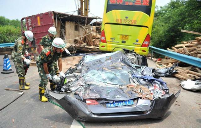 高速公路四大作死行为，这样开车的，可谓是九死一生