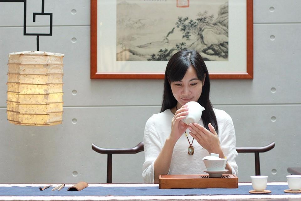 普洱茶家居静修,白领下班后追求的心境修行