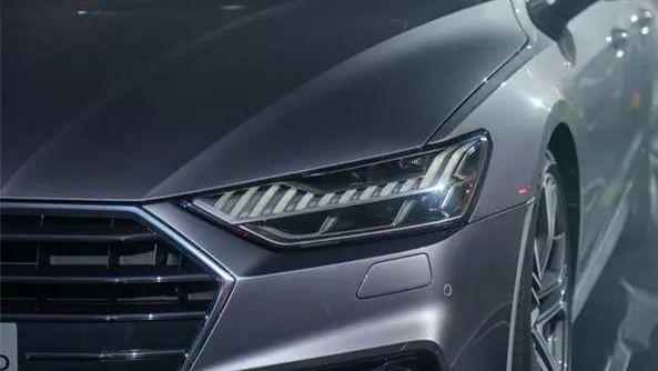 7年前碾压宝马6系和奔驰CLS的它，如今又带着黑科技再次回归！
