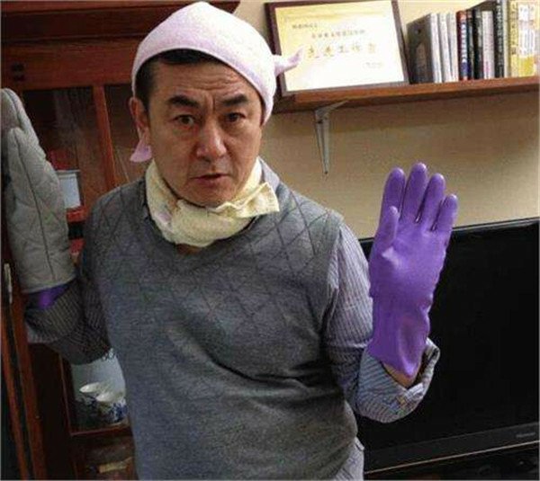 婚后小两口生活得十分幸福,儿子李航安出生带来了更多欢笑.