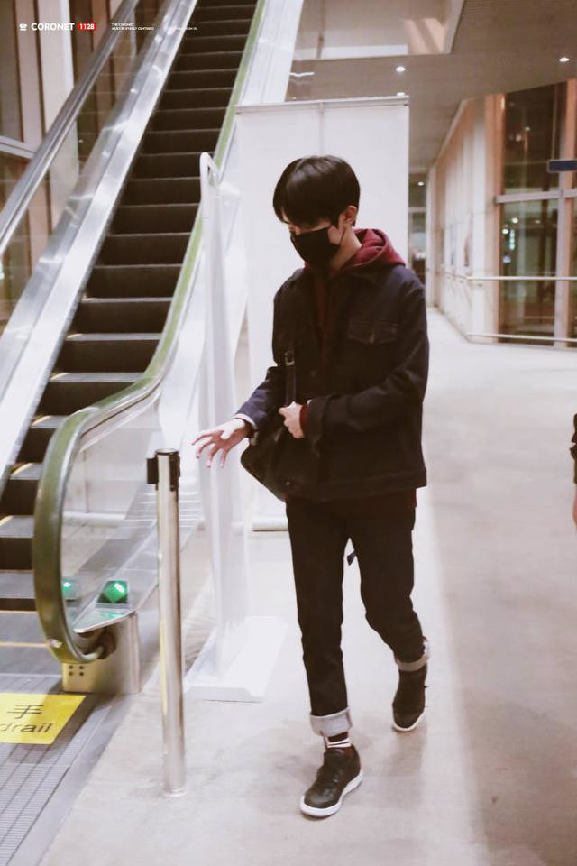 易烊千玺前往瑞士世界卫生组织总部 青年代表开启公益之旅