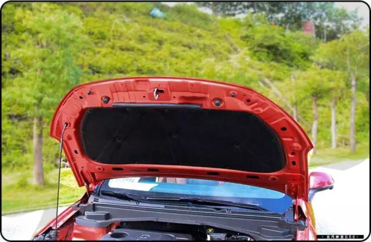 萨博底盘+独立悬挂，7.48万就能买到颜值操控兼备的国产家轿！