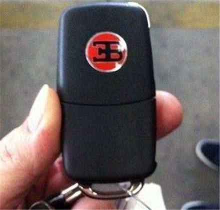 湖南一土豪花2500万买布加迪,看到车钥匙那一刻,令车主叹息!