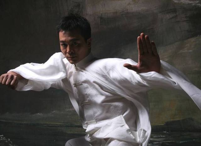 武打明星的最帅"武姿照",李连杰受好评