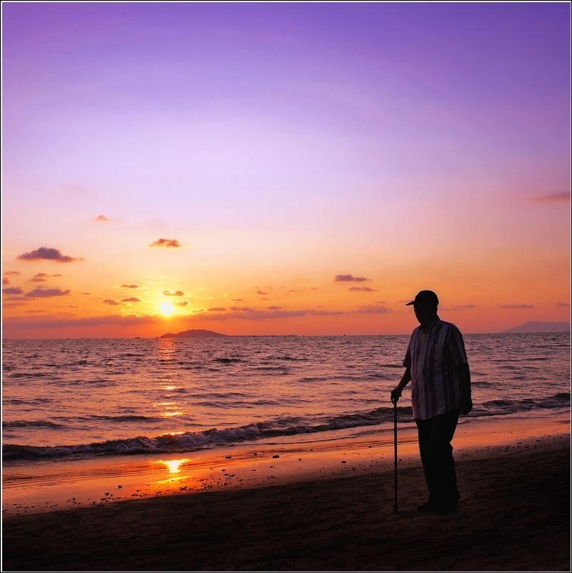 因为给老人精心拍的艺术照摄影师马梦洁火了更多的老人们呢