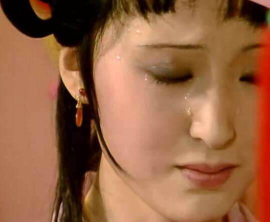 第一就是曹公这样写的用意就是:借着林妹妹体弱多病这一原因来引出她