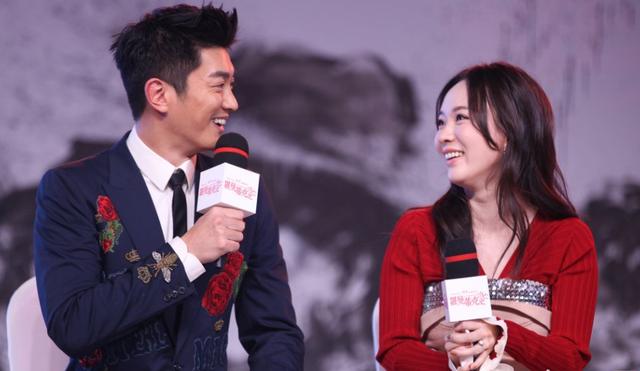 明星夫妻相视一笑霍建华一脸宠爱陈小春笑得温柔